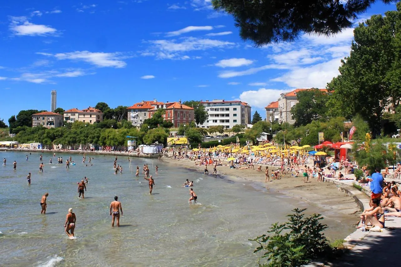 Apartments And Rooms With Wifi Split - 18909 0*,  Kroatien
