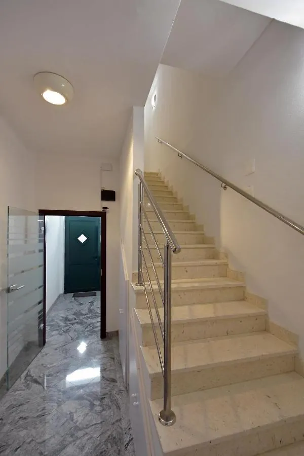 بيت ضيافة Apartments And Rooms With Wifi Split - 18909