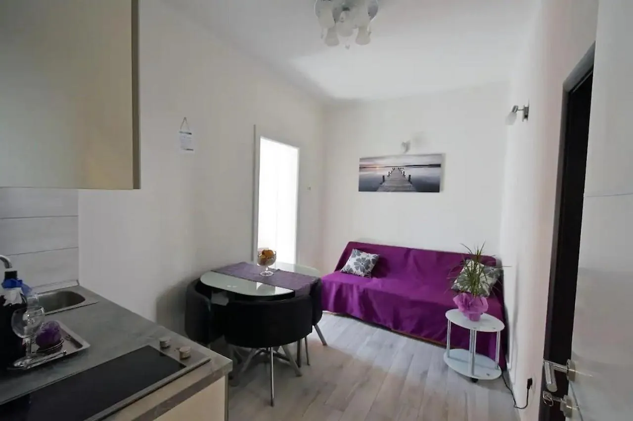 Apartments And Rooms With Wifi Split - 18909 0*,  Kroatien