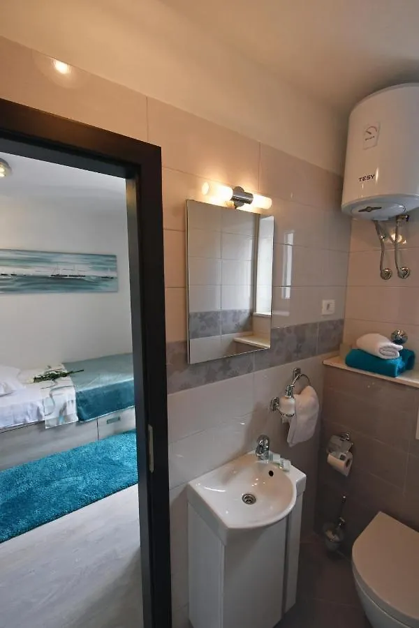 Apartments And Rooms With Wifi Split - 18909